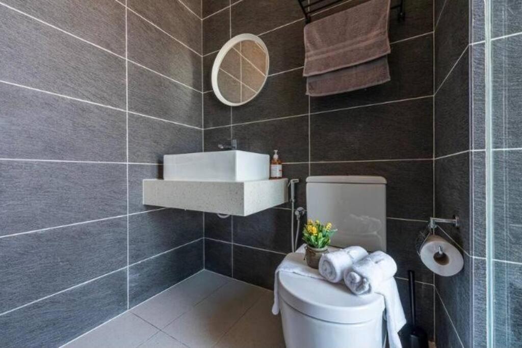 Cozy Mayfair Homestay Пучонг Экстерьер фото